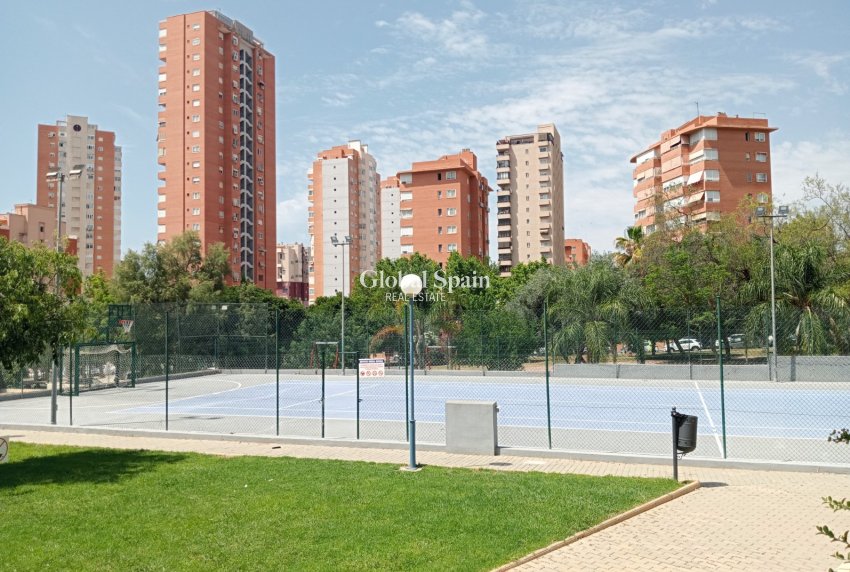 Wiederverkauf - WOHNUNG -
BENIDORM - Levante