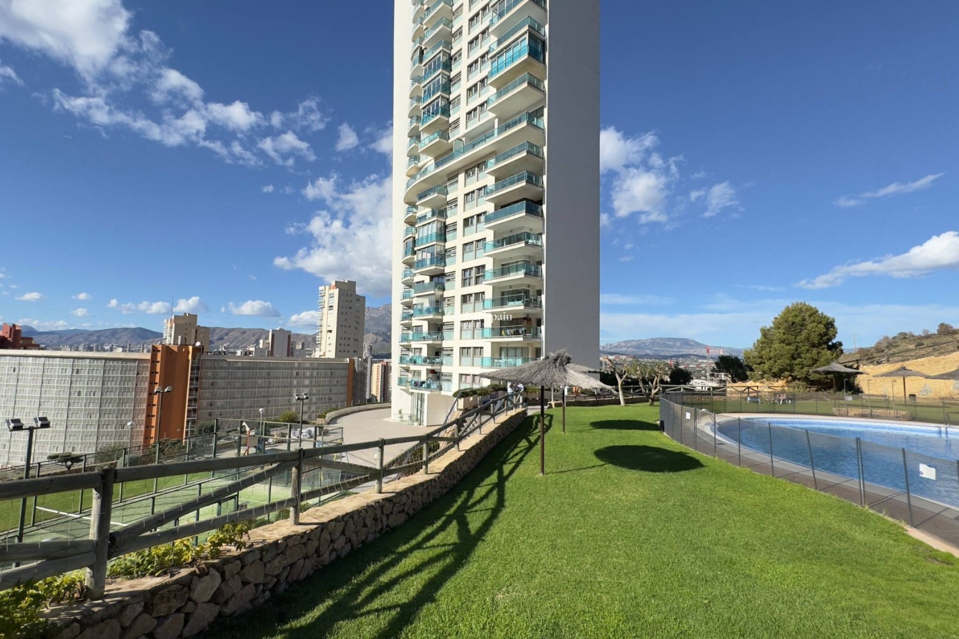 Wiederverkauf - WOHNUNG -
BENIDORM - Levante