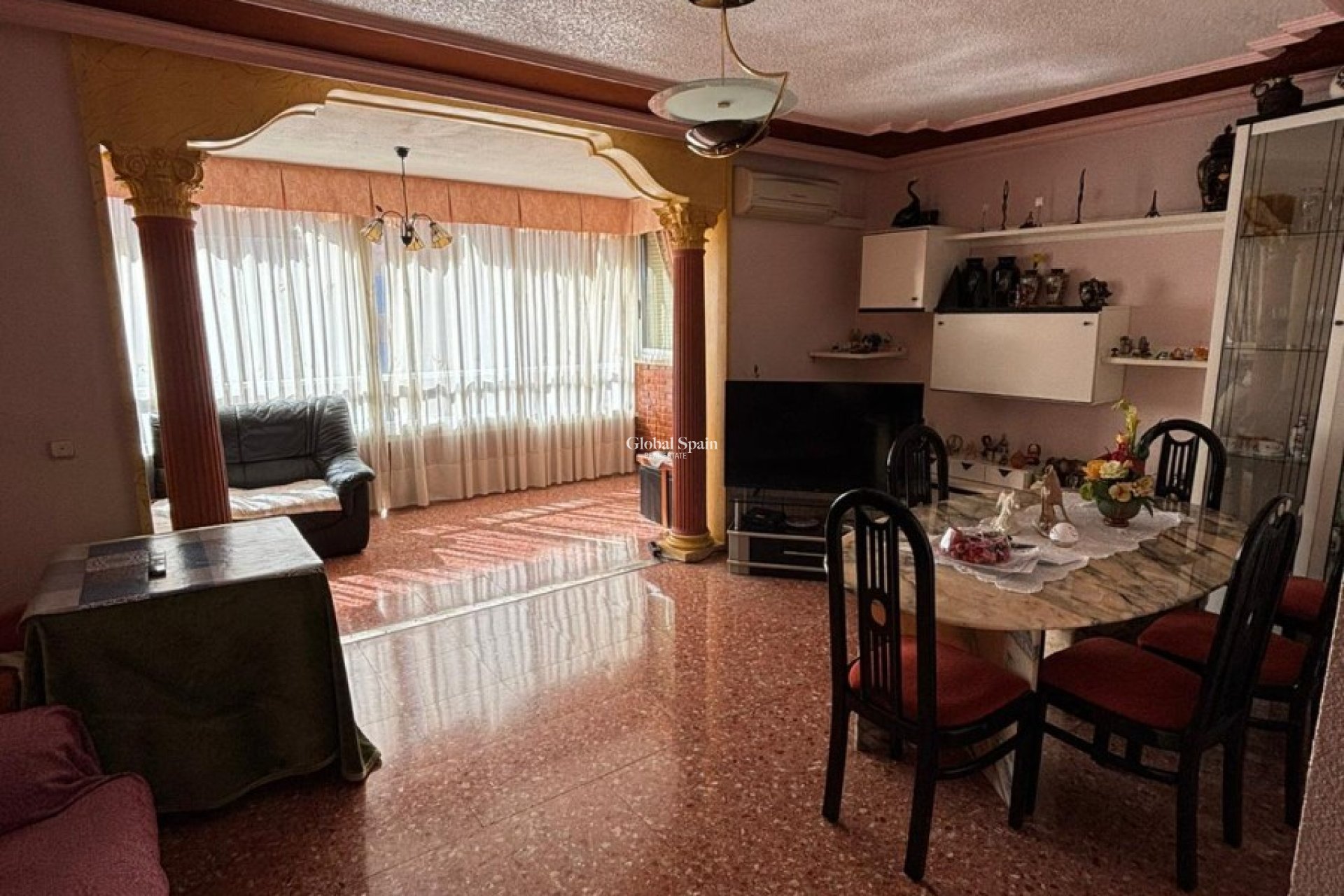 Wiederverkauf - WOHNUNG -
BENIDORM - Levante