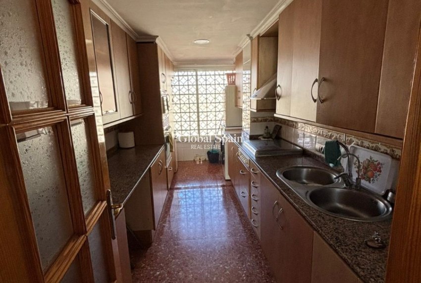 Wiederverkauf - WOHNUNG -
BENIDORM - Levante