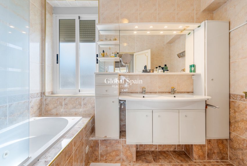 Wiederverkauf - WOHNUNG -
Benidorm - Levante