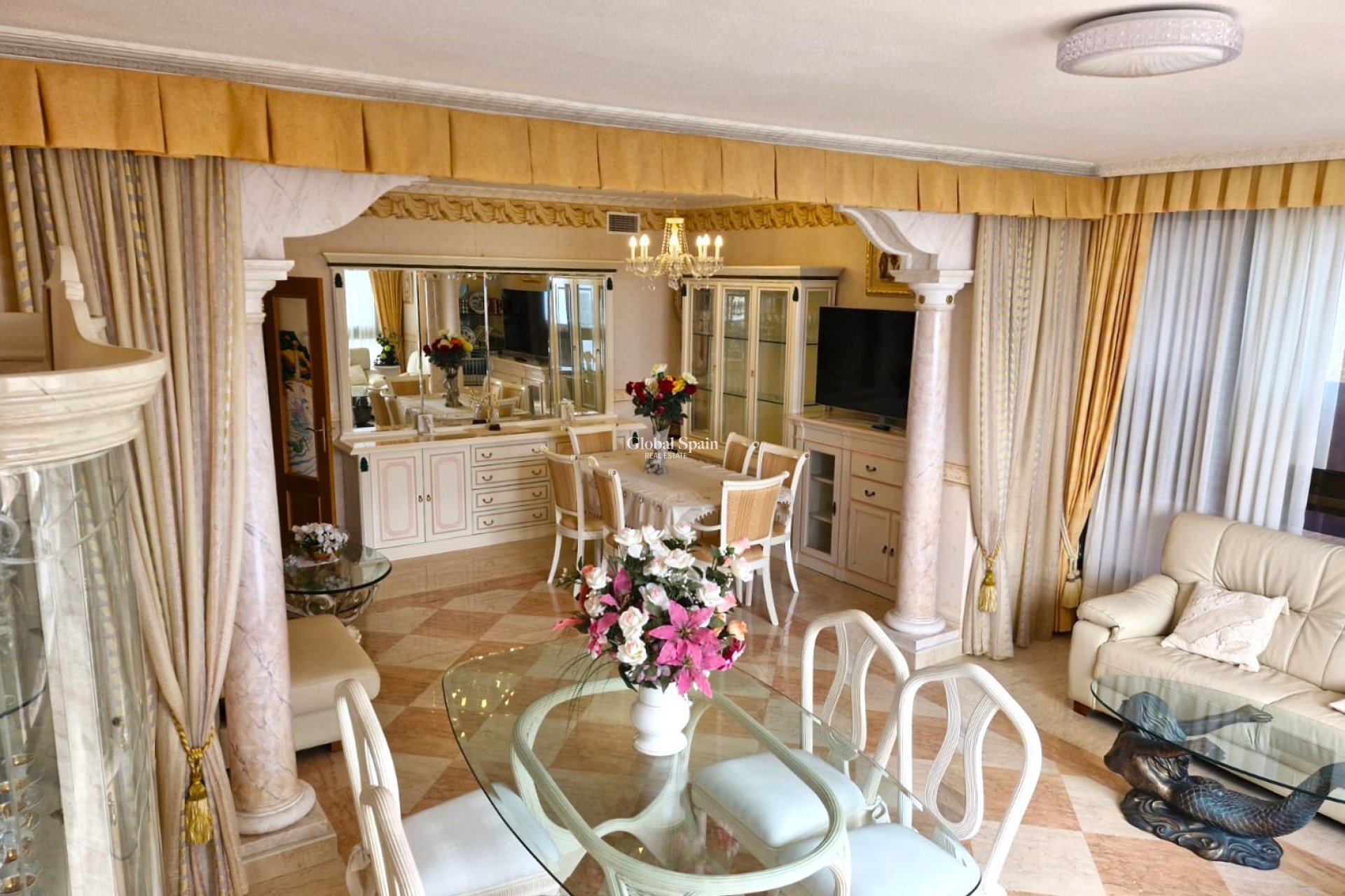 Wiederverkauf - WOHNUNG -
BENIDORM - Levante