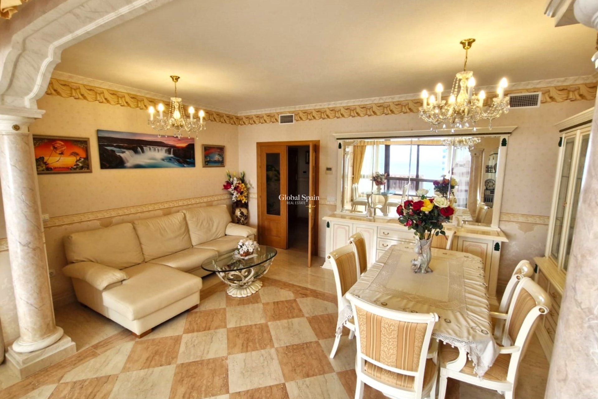 Wiederverkauf - WOHNUNG -
BENIDORM - Levante