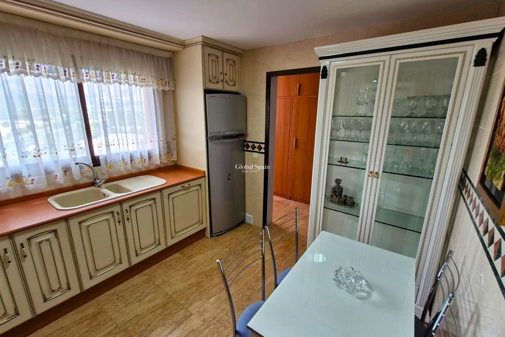Wiederverkauf - WOHNUNG -
BENIDORM - Levante