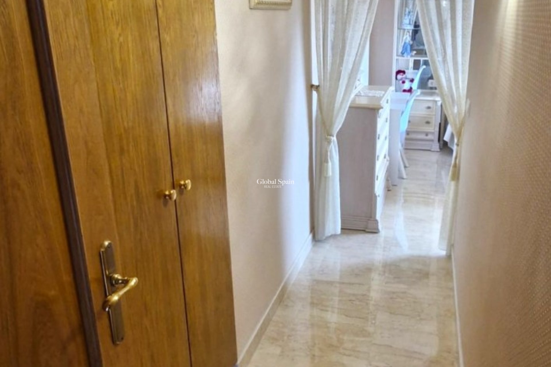 Wiederverkauf - WOHNUNG -
BENIDORM - Levante