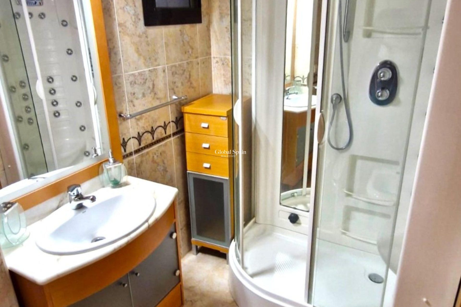 Wiederverkauf - WOHNUNG -
BENIDORM - Levante