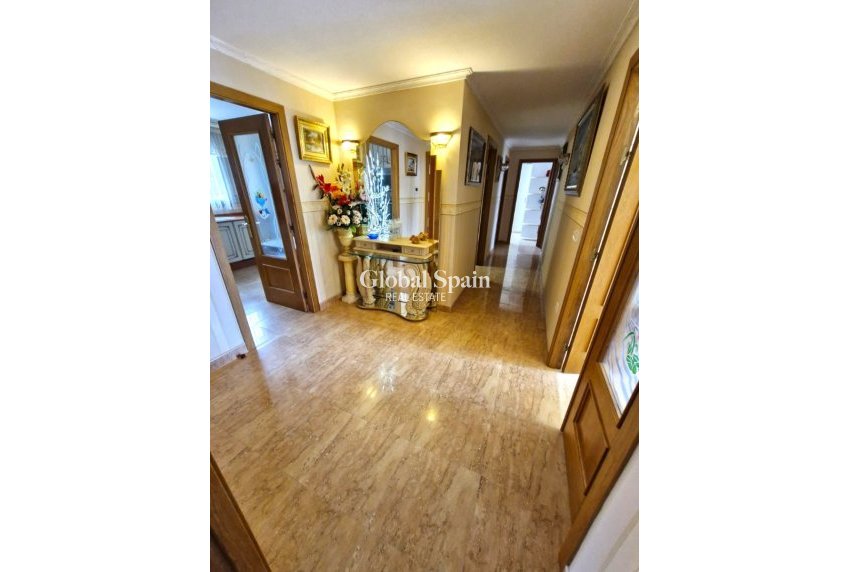 Wiederverkauf - Wohnung -
Benidorm - Levante