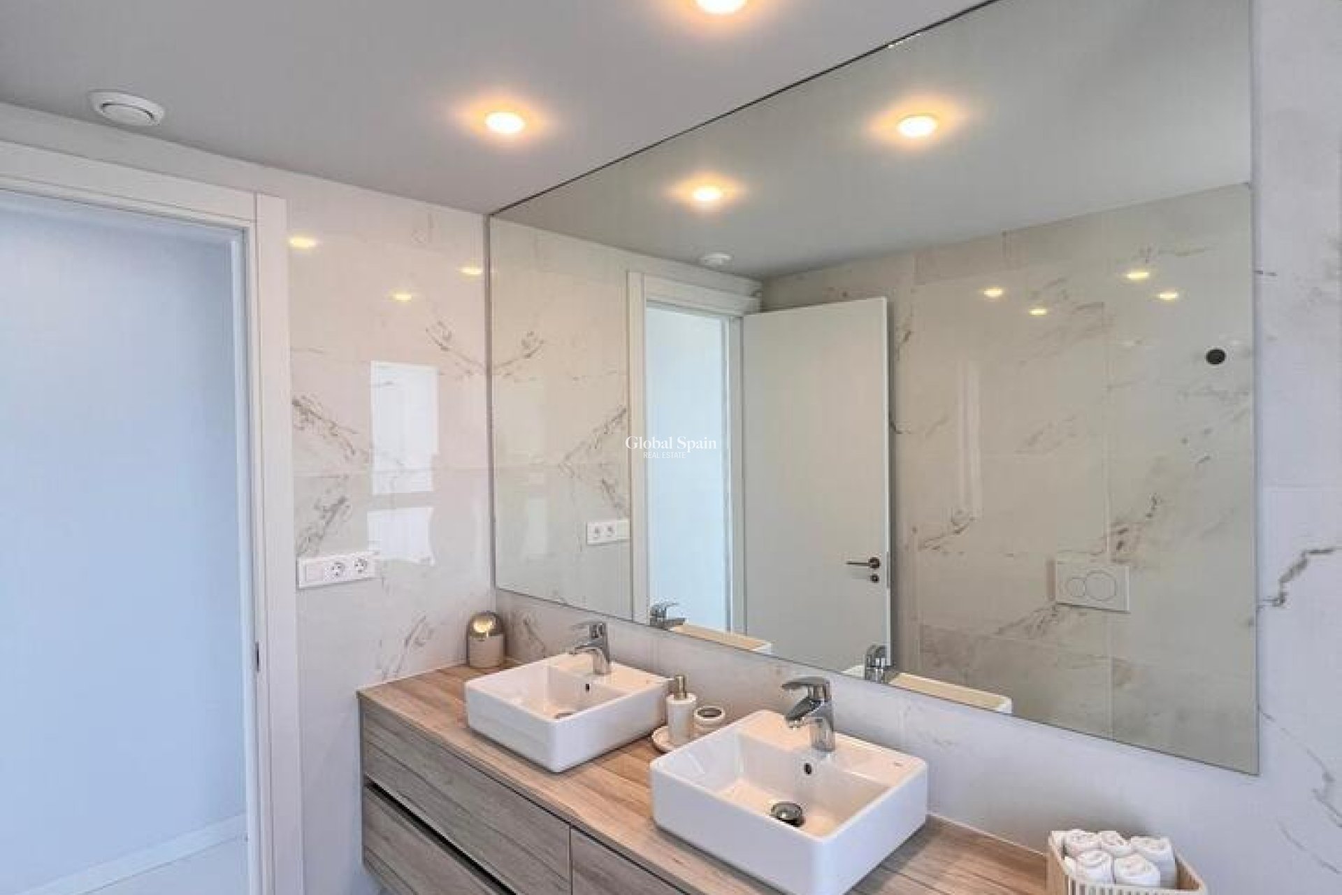 Wiederverkauf - WOHNUNG -
BENIDORM - Playa de Poniente