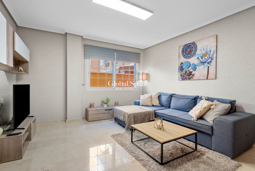 Wiederverkauf - WOHNUNG -
CABO ROIG - Costa Blanca