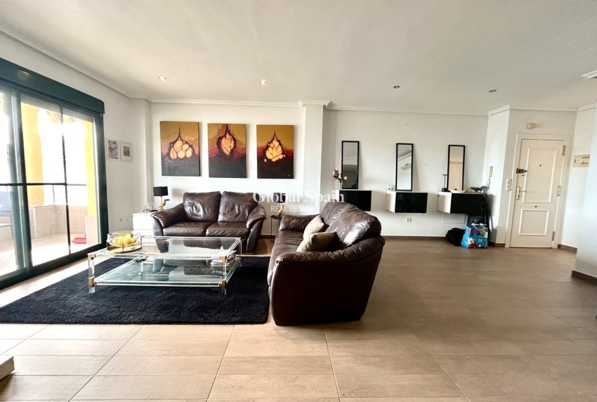 Wiederverkauf - WOHNUNG -
CAMPOAMOR - Costa Blanca