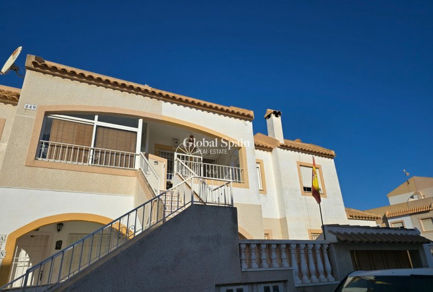 Wiederverkauf - Wohnung - Dachgeschosswohnung -
TORREVIEJA - El limonar