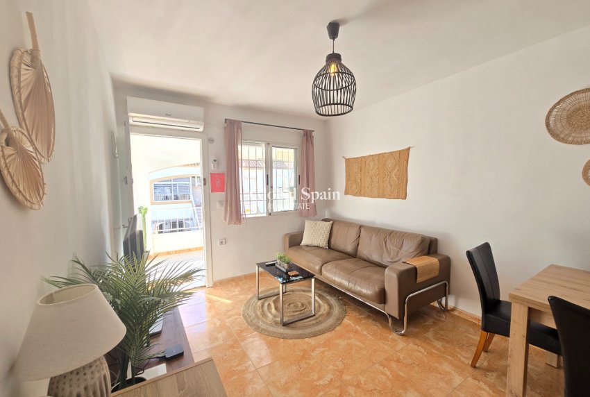 Wiederverkauf - Wohnung - Dachgeschosswohnung -
TORREVIEJA - El limonar