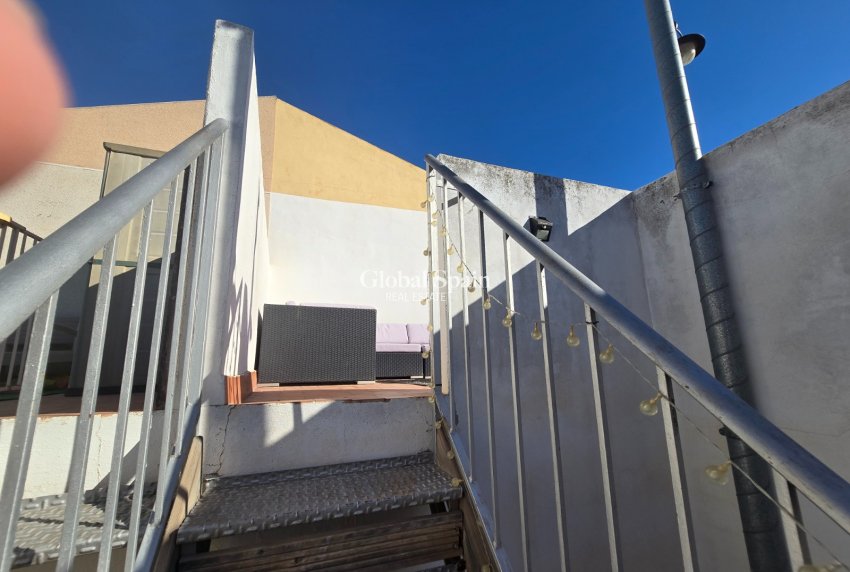 Wiederverkauf - Wohnung - Dachgeschosswohnung -
TORREVIEJA - El limonar