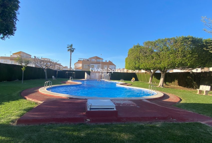 Wiederverkauf - Wohnung - Dachgeschosswohnung -
TORREVIEJA - El limonar
