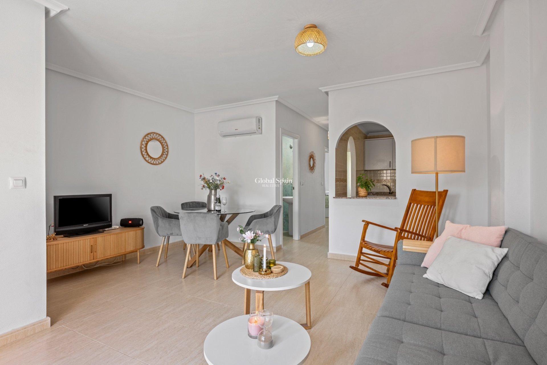 Wiederverkauf - WOHNUNG -
DAYA NUEVA - Costa Blanca South