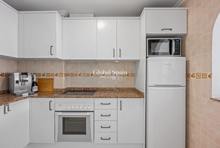 Wiederverkauf - WOHNUNG -
DAYA NUEVA - Costa Blanca South