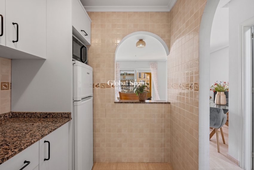 Wiederverkauf - WOHNUNG -
DAYA NUEVA - Costa Blanca South