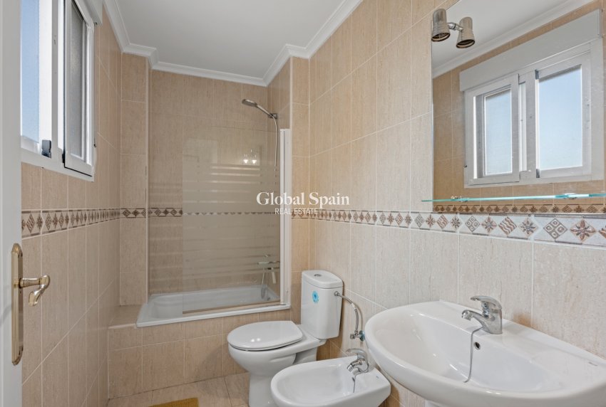 Wiederverkauf - WOHNUNG -
DAYA NUEVA - Costa Blanca South