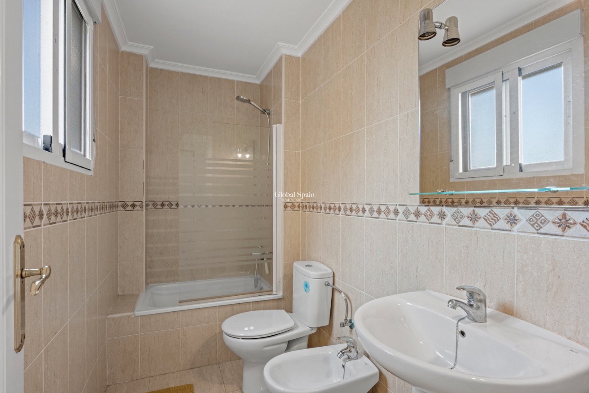 Wiederverkauf - WOHNUNG -
DAYA NUEVA - Costa Blanca South