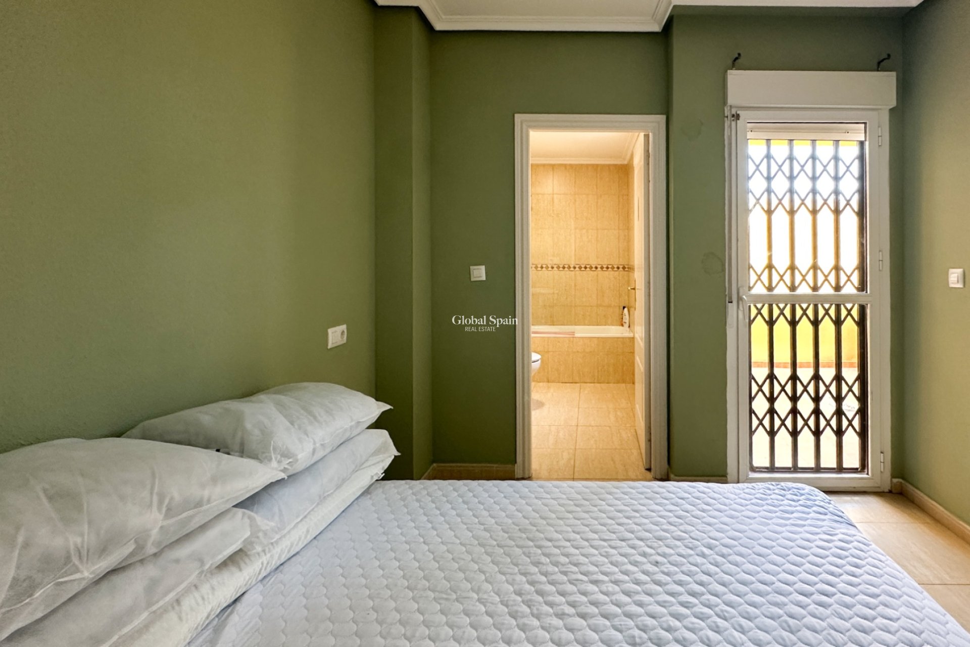 Wiederverkauf - WOHNUNG -
DAYA NUEVA - Costa Blanca Sur