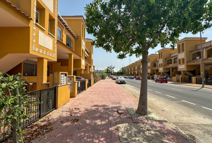 Wiederverkauf - WOHNUNG -
DAYA NUEVA - Costa Blanca Sur