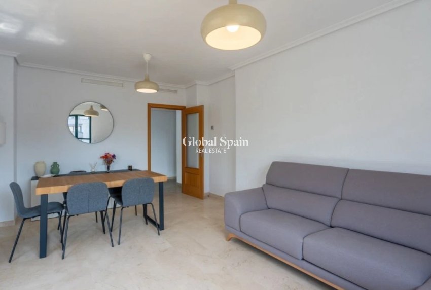 Wiederverkauf - WOHNUNG -
DENIA - Port