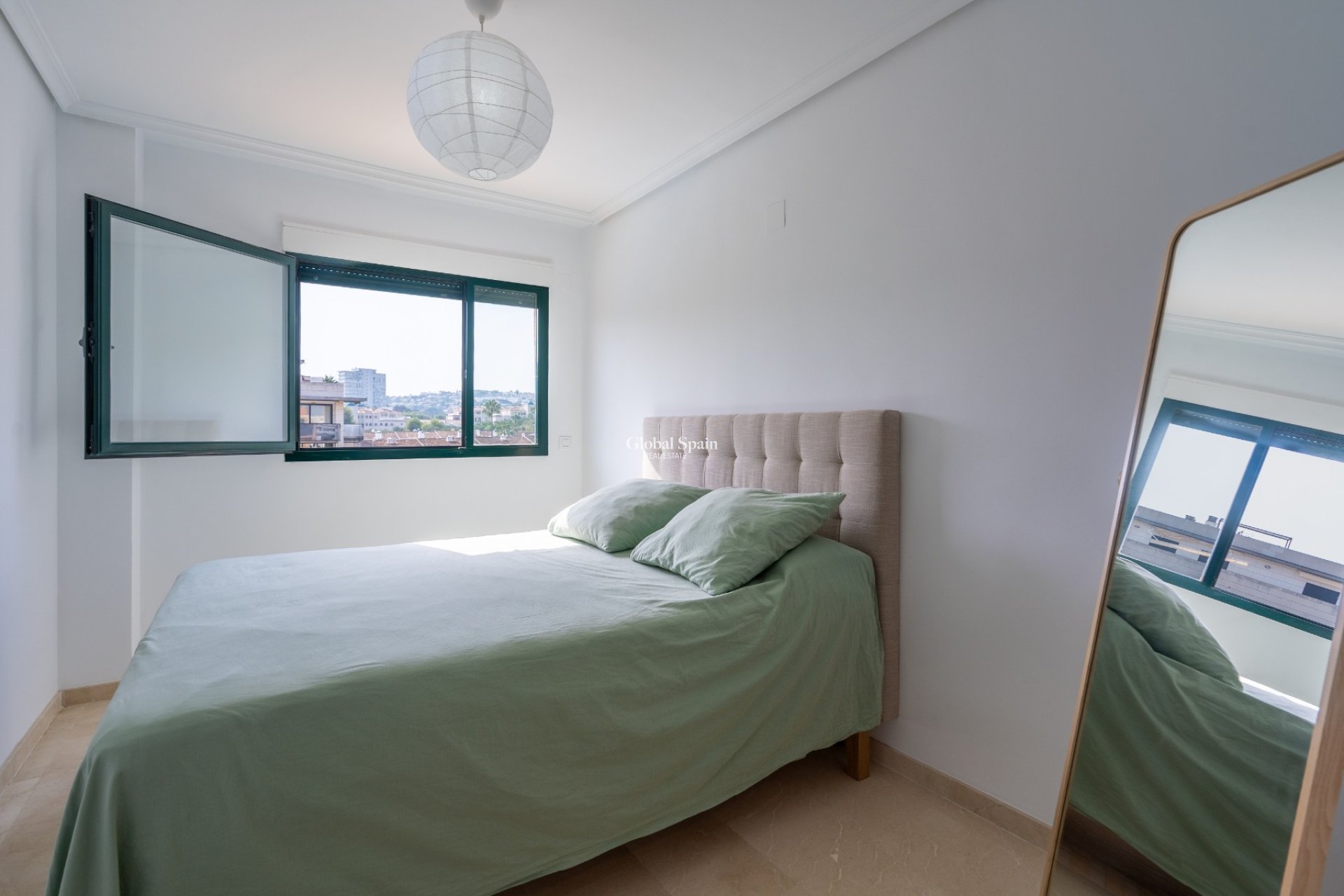 Wiederverkauf - WOHNUNG -
DENIA - Port