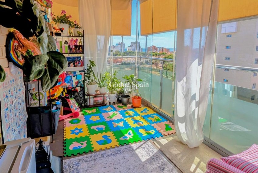 Wiederverkauf - WOHNUNG -
EL CAMPELLO - Campello