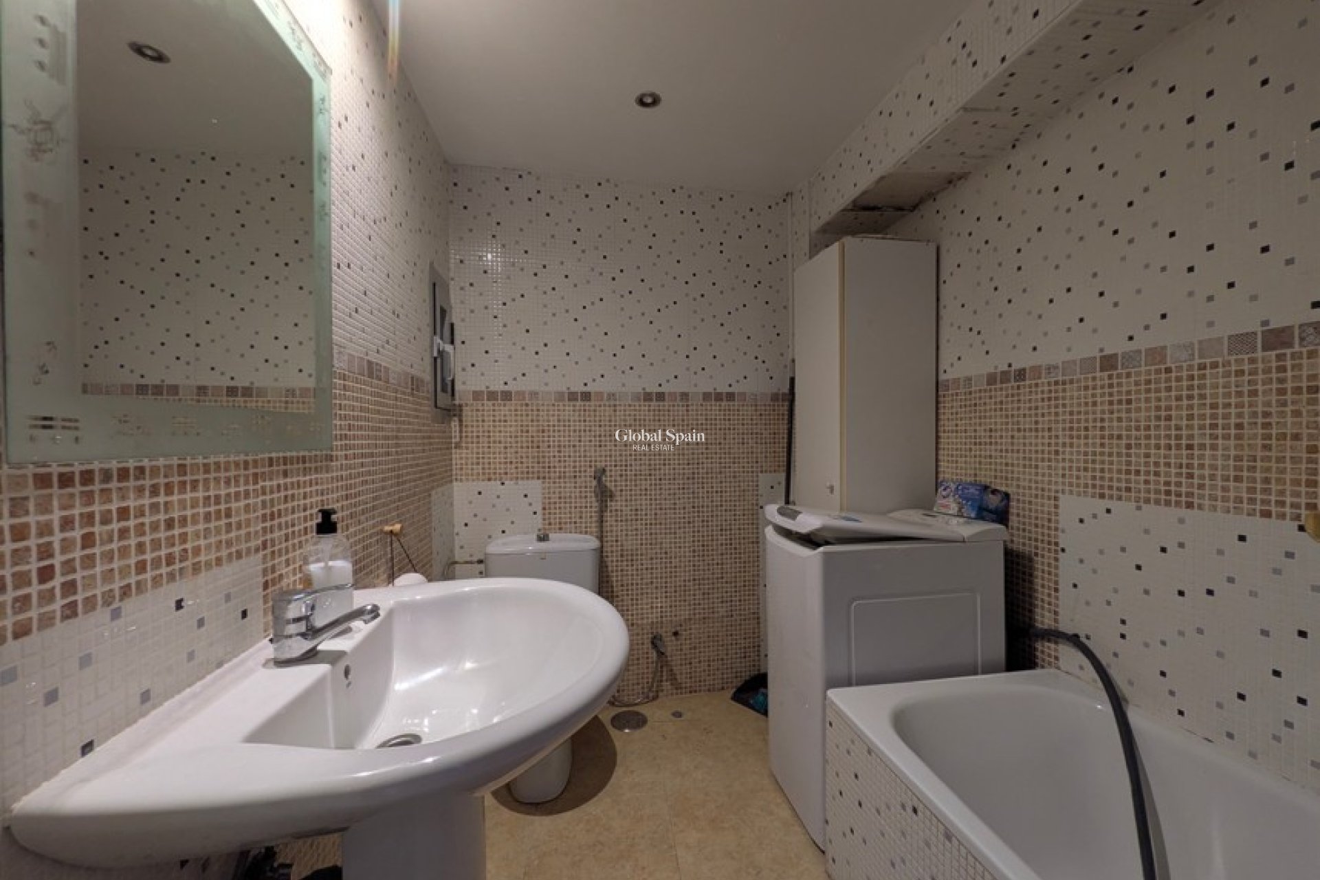 Wiederverkauf - WOHNUNG -
EL CAMPELLO - Costa Blanca