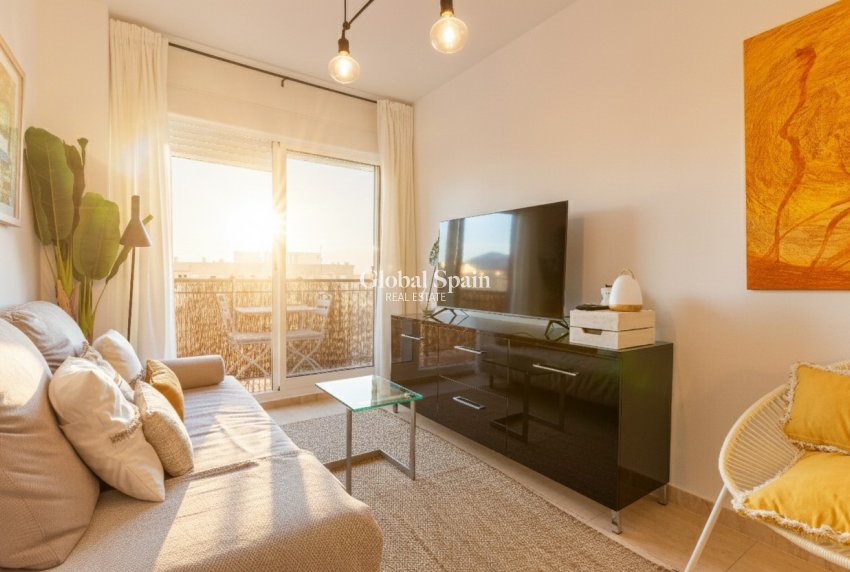 Wiederverkauf - WOHNUNG -
EL CAMPELLO - Costa Blanca