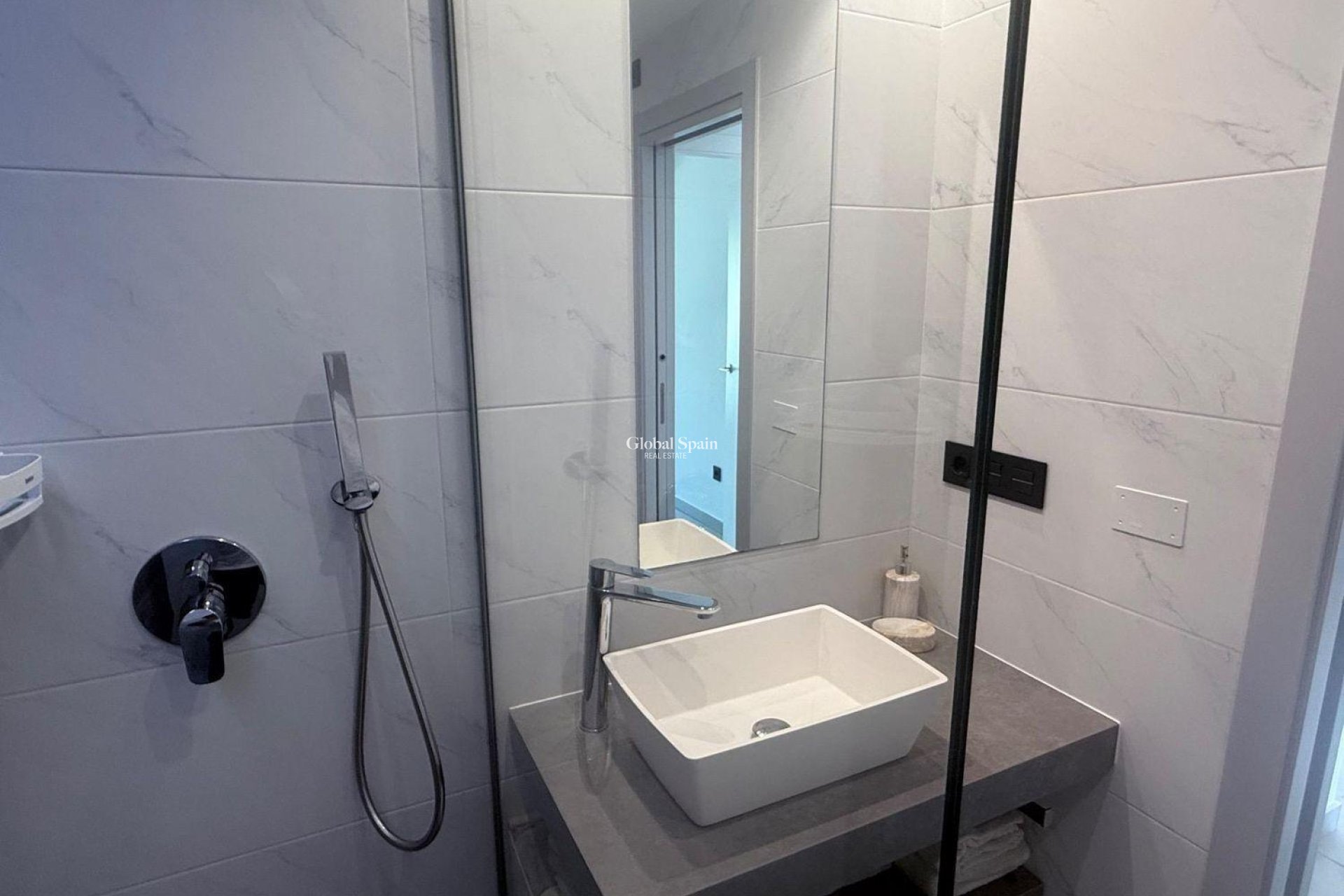 Wiederverkauf - WOHNUNG -
GUARDAMAR DEL SEGURA - Oasis Beach