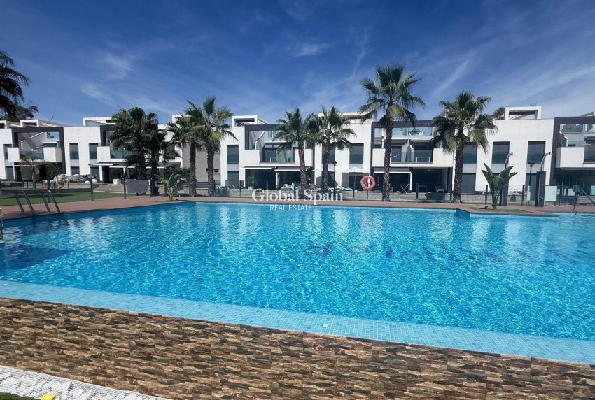 Wiederverkauf - WOHNUNG -
GUARDAMAR DEL SEGURA - Oasis Beach