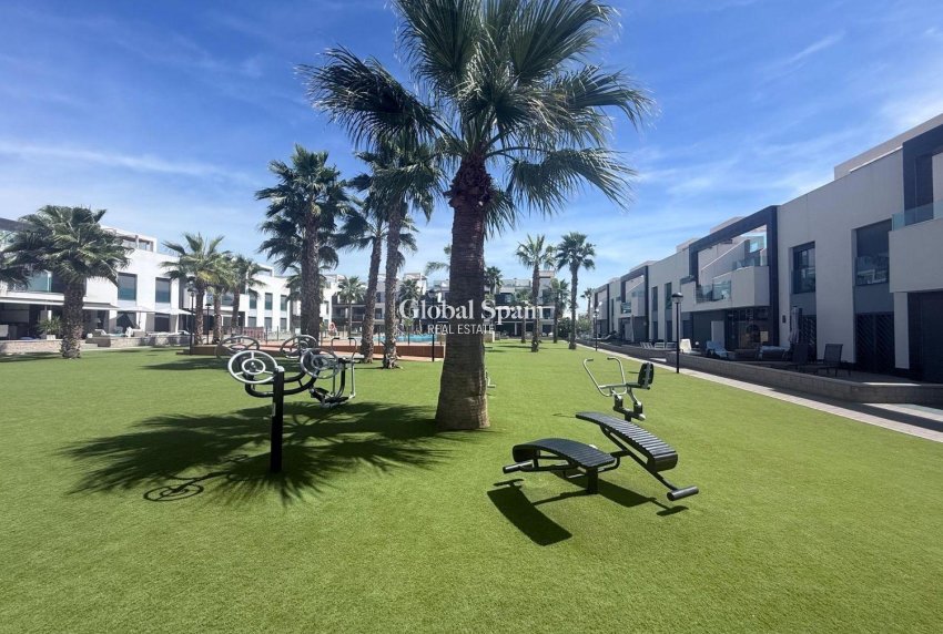 Wiederverkauf - WOHNUNG -
GUARDAMAR DEL SEGURA - Oasis Beach