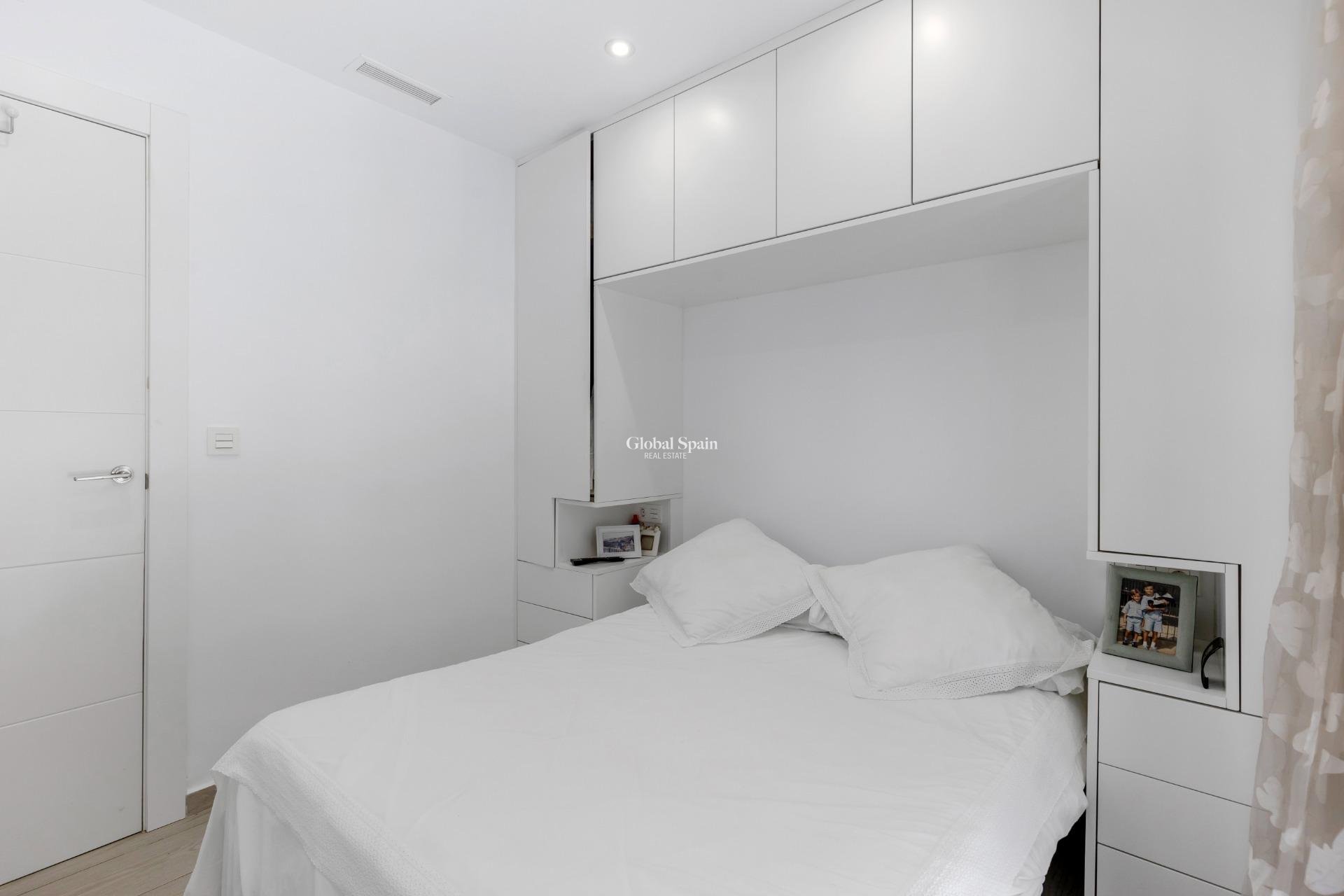 Wiederverkauf - WOHNUNG -
GUARDAMAR DEL SEGURA - Urbanizaciones