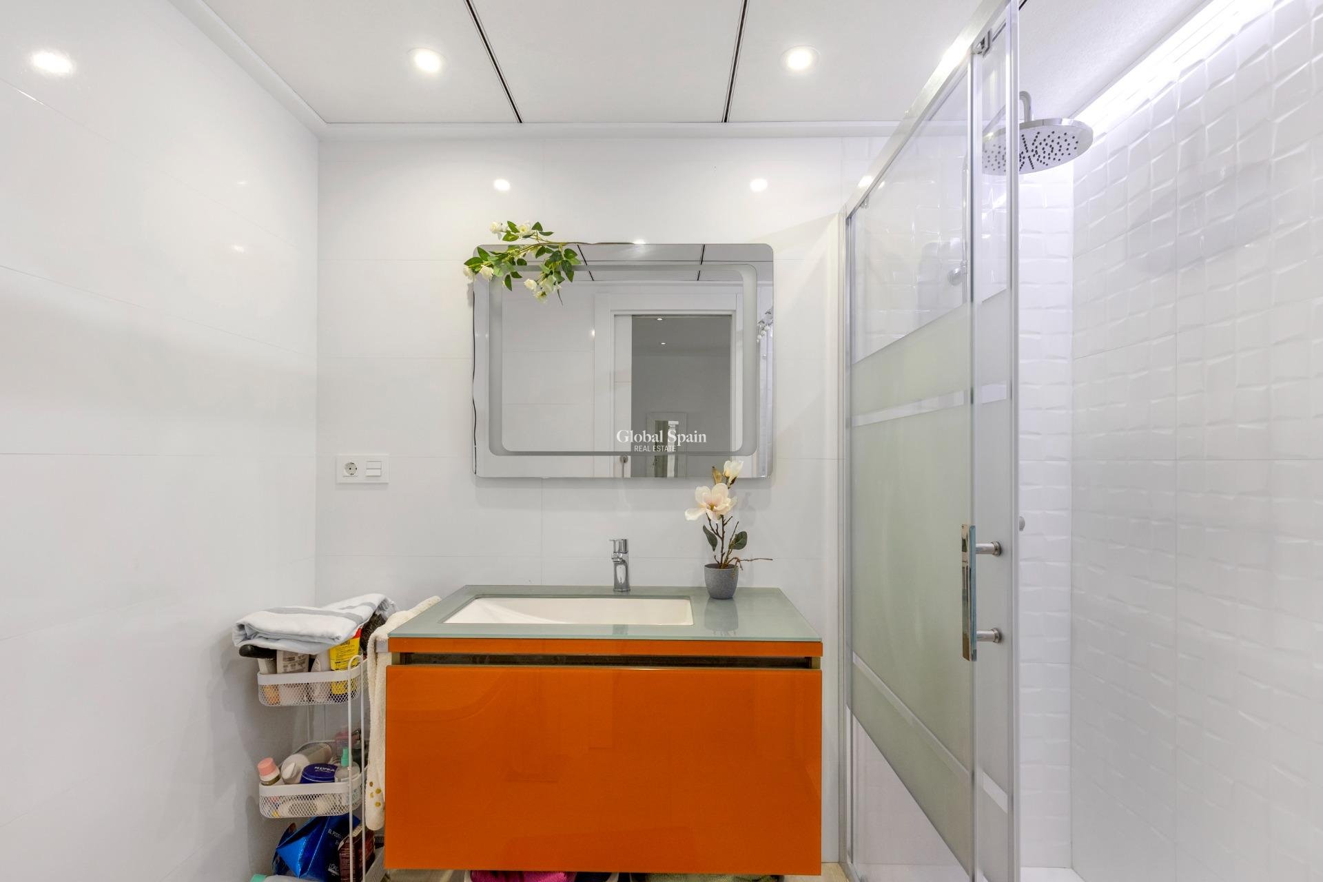 Wiederverkauf - WOHNUNG -
GUARDAMAR DEL SEGURA - Urbanizaciones