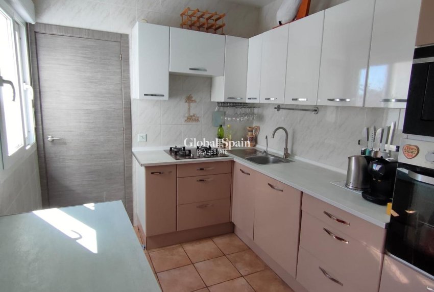 Wiederverkauf - WOHNUNG -
GUARDAMAR DEL SEGURA - Zona Pueblo