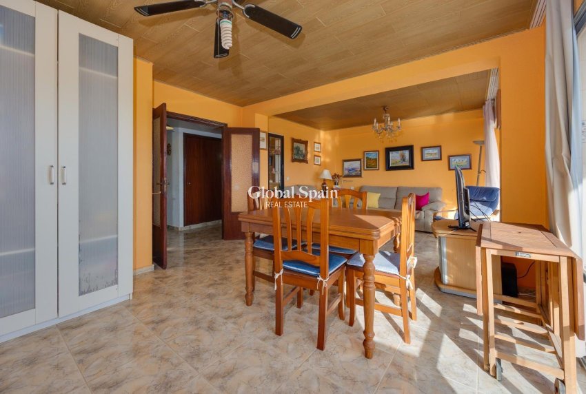 Wiederverkauf - WOHNUNG -
GUARDAMAR DEL SEGURA