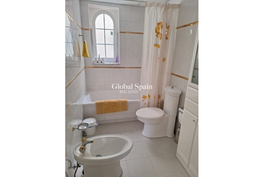 Wiederverkauf - WOHNUNG -
GUARDAMAR DEL SEGURA