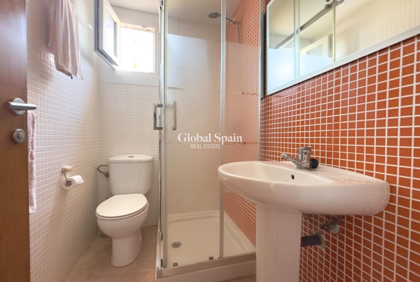 Wiederverkauf - WOHNUNG -
LA MANGA DEL MAR MENOR - Playa del Esparto-Veneziola