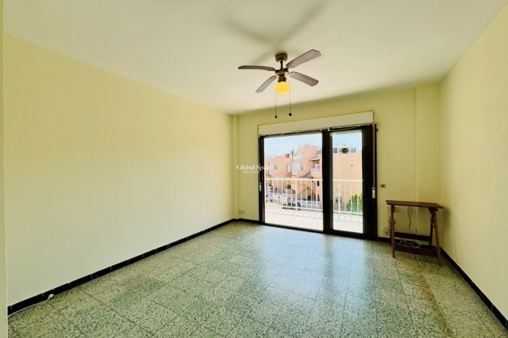 Wiederverkauf - WOHNUNG -
LA MATA - Costa Blanca