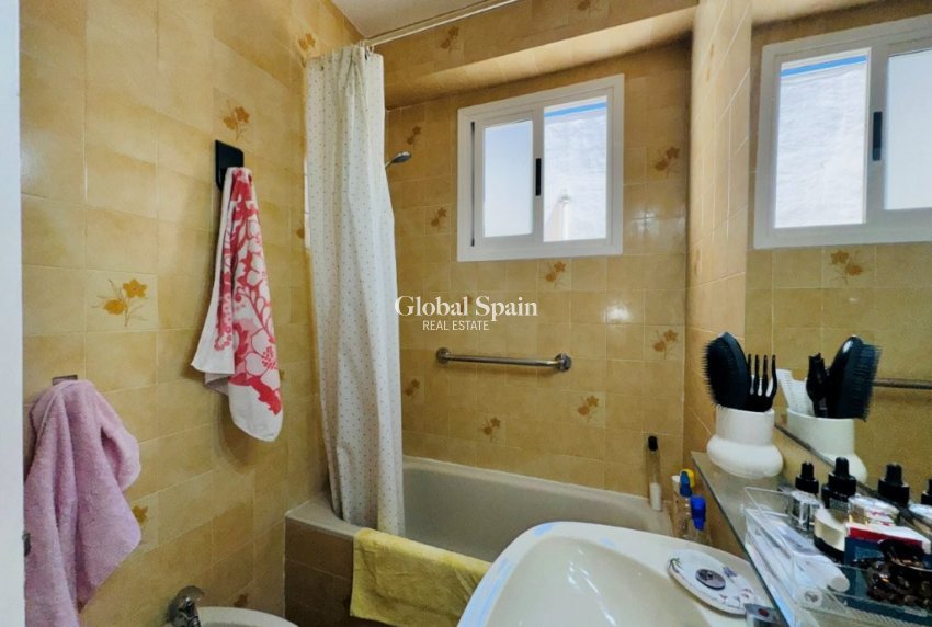 Wiederverkauf - WOHNUNG -
LA MATA - Costa Blanca