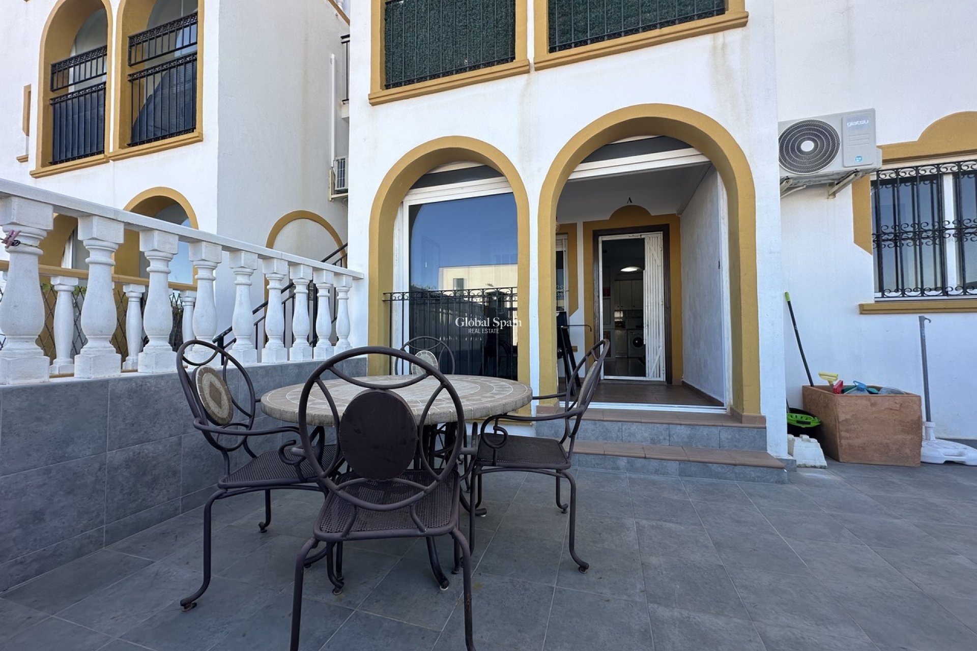 Wiederverkauf - WOHNUNG -
LA ZENIA - Costa Blanca