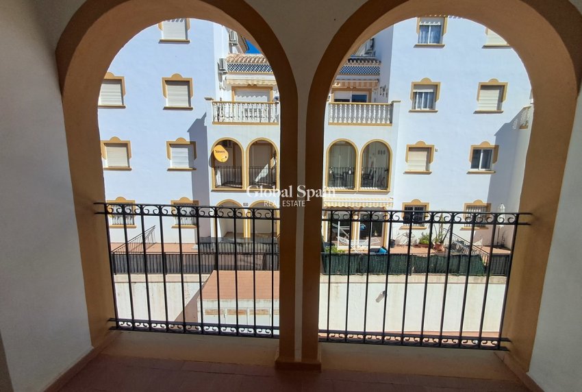 Wiederverkauf - WOHNUNG -
LA ZENIA - Costa Blanca