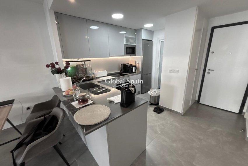 Wiederverkauf - WOHNUNG -
LA ZENIA - Costa Blanca