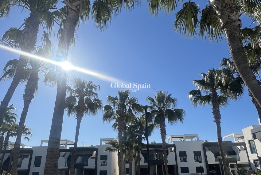 Wiederverkauf - WOHNUNG -
LA ZENIA - Costa Blanca