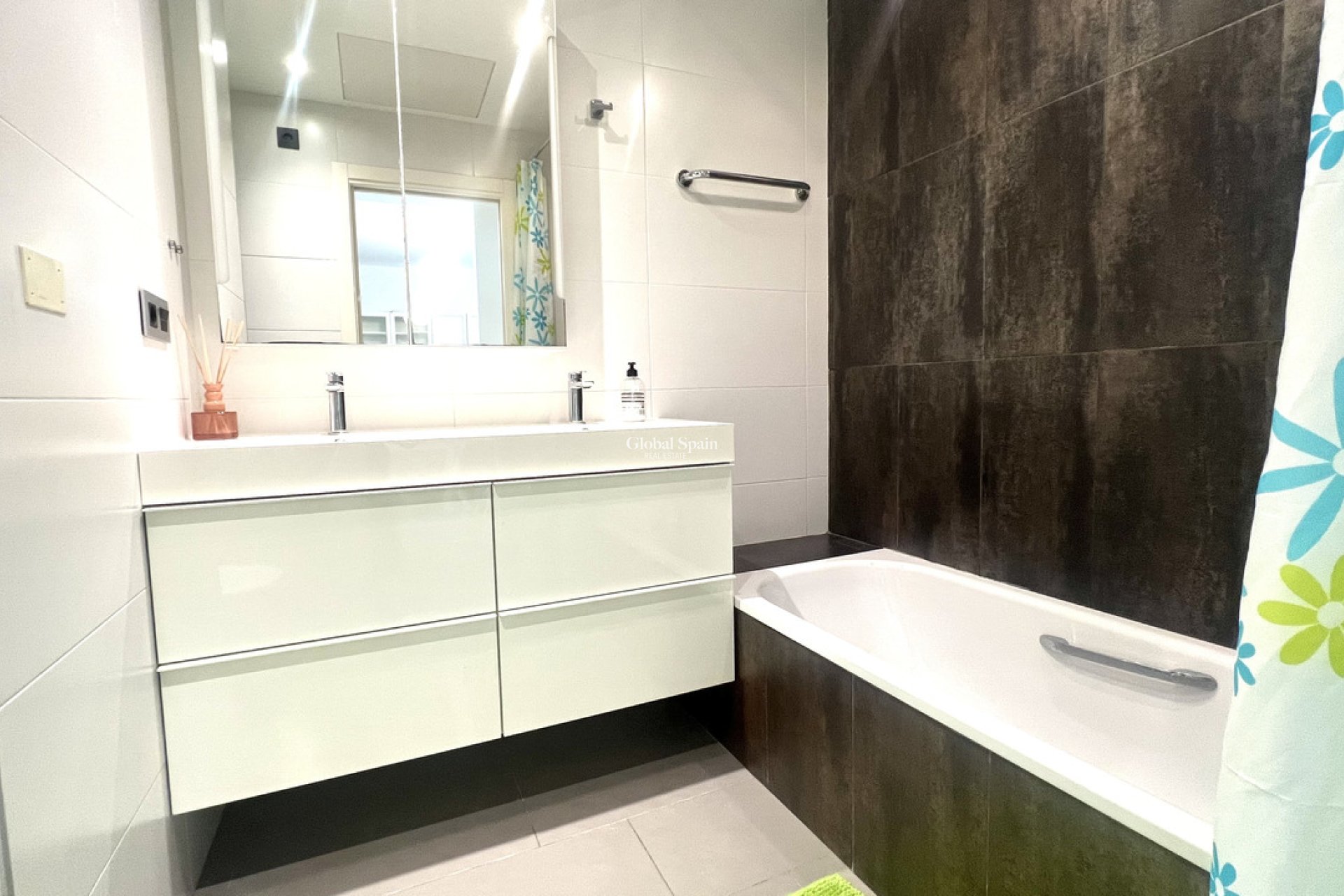 Wiederverkauf - WOHNUNG -
LA ZENIA - Costa Blanca