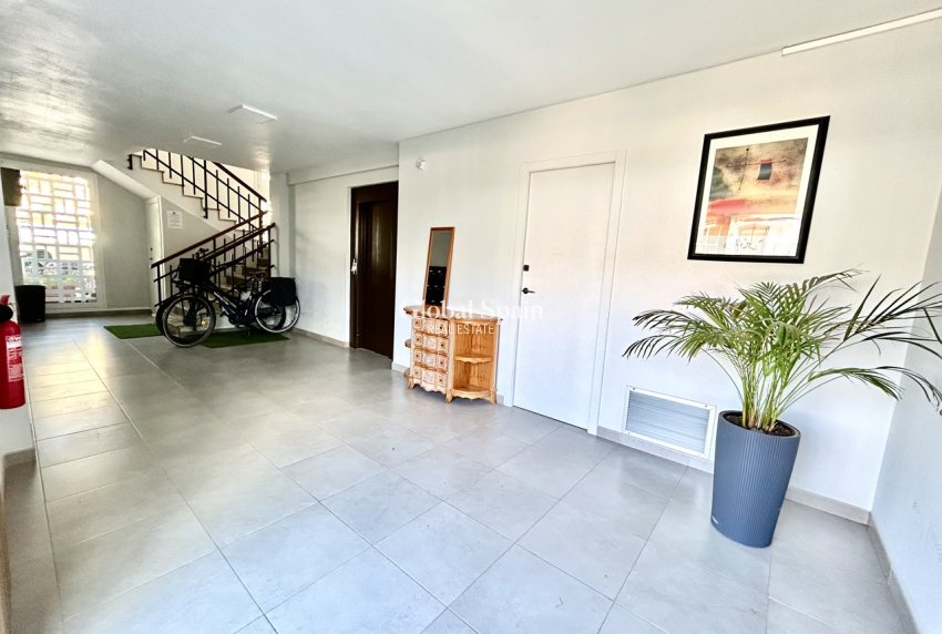 Wiederverkauf - WOHNUNG -
LA ZENIA - Costa Blanca