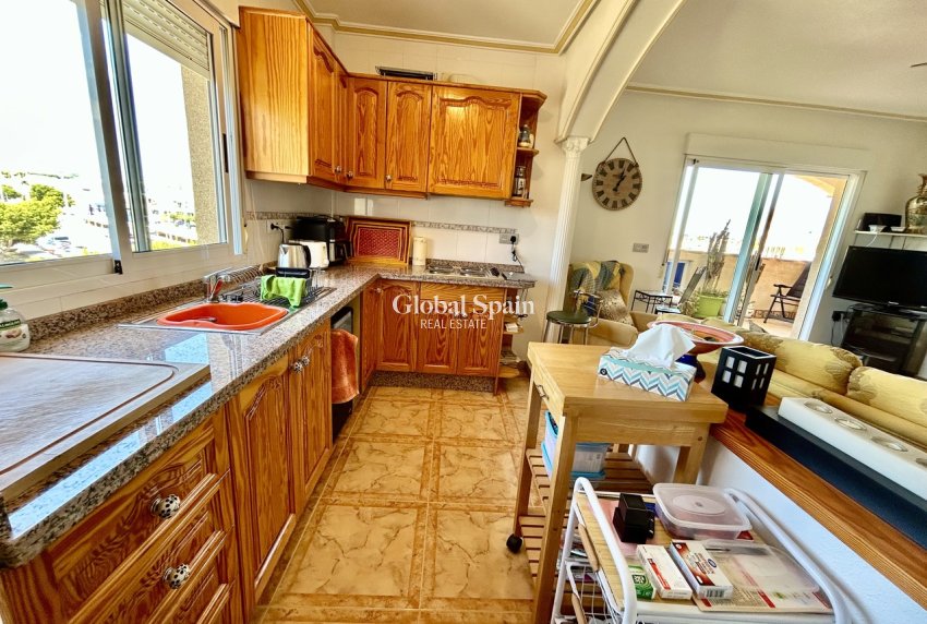 Wiederverkauf - WOHNUNG -
LA ZENIA - Costa Blanca