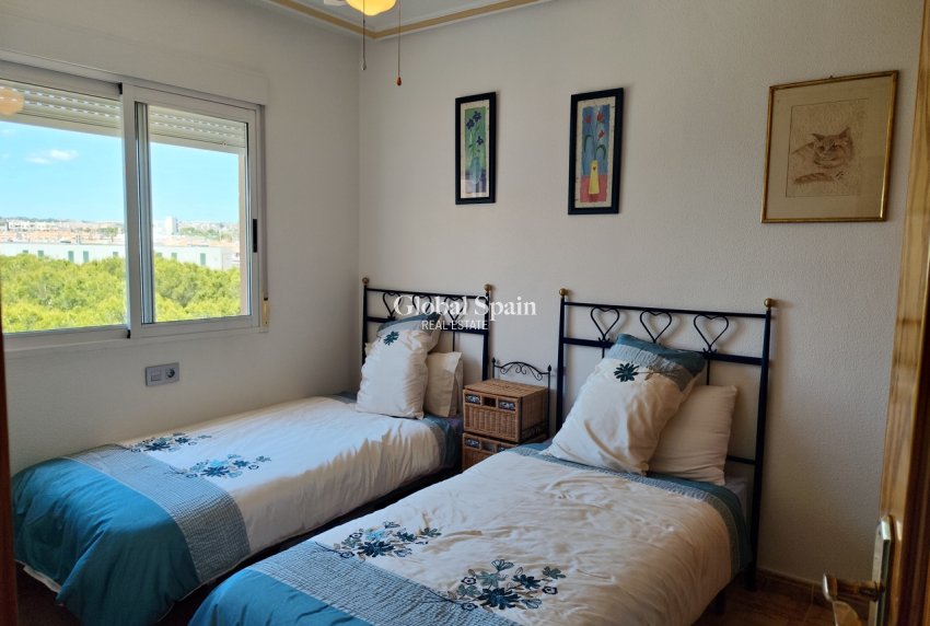 Wiederverkauf - WOHNUNG -
LA ZENIA - Costa Blanca