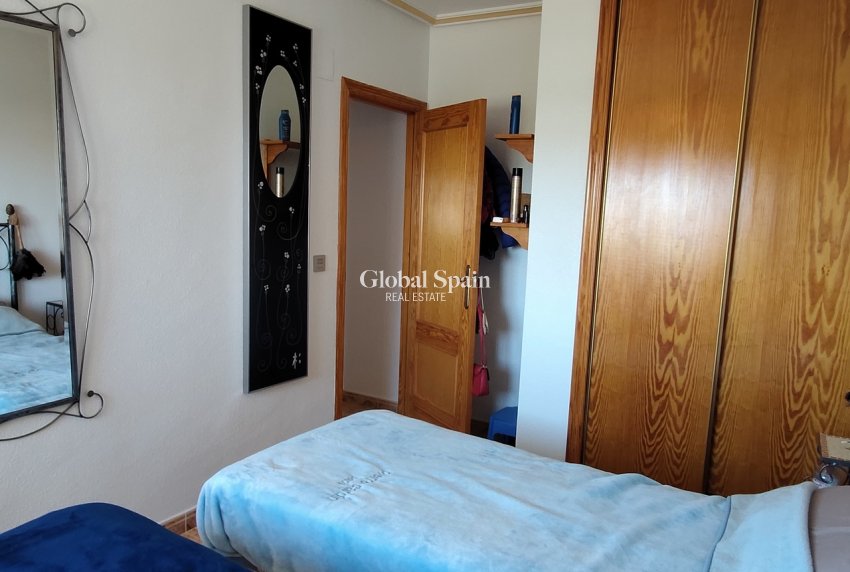 Wiederverkauf - WOHNUNG -
LA ZENIA - Costa Blanca